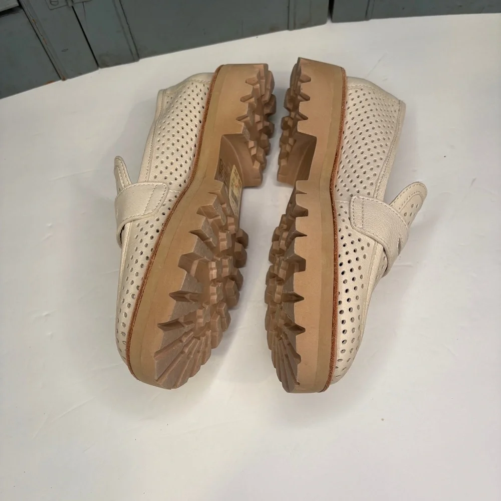 Dolce Vita MALILA Platform Perforated Leather Loafer in Cream Size 7.5M